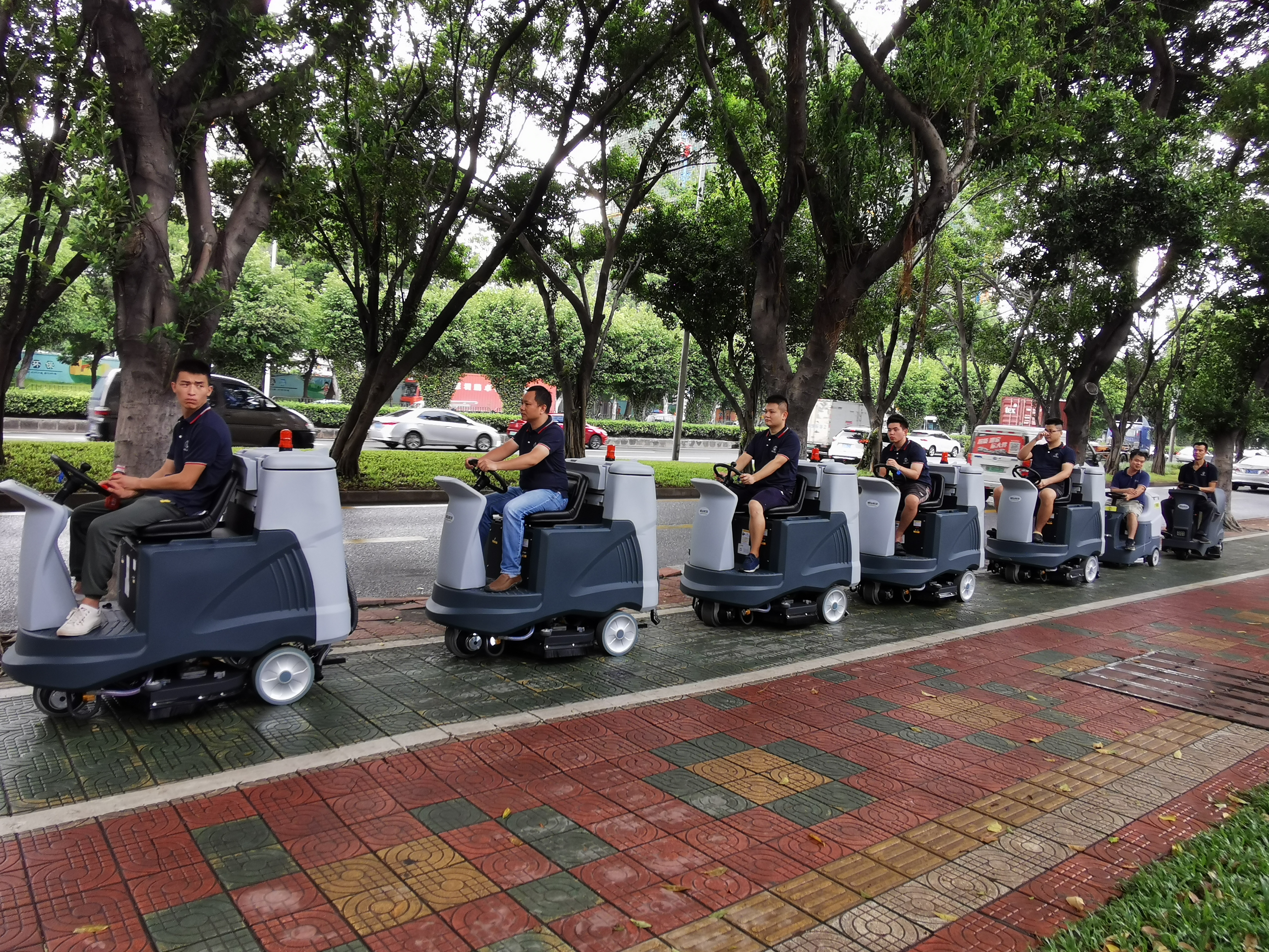 電動(dòng)洗地車保養(yǎng)方法